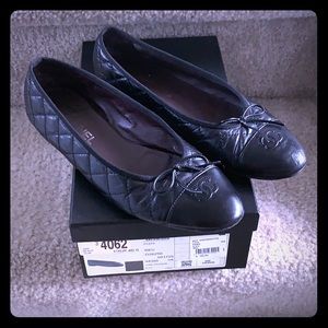 Classic CHANEL ballet flats!